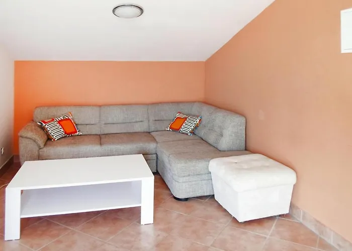アパート Apartment In Jadranovo With Parking Space ヤドラニヴォ