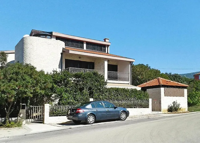 アパート Apartment In Jadranovo With Parking Space ヤドラニヴォ